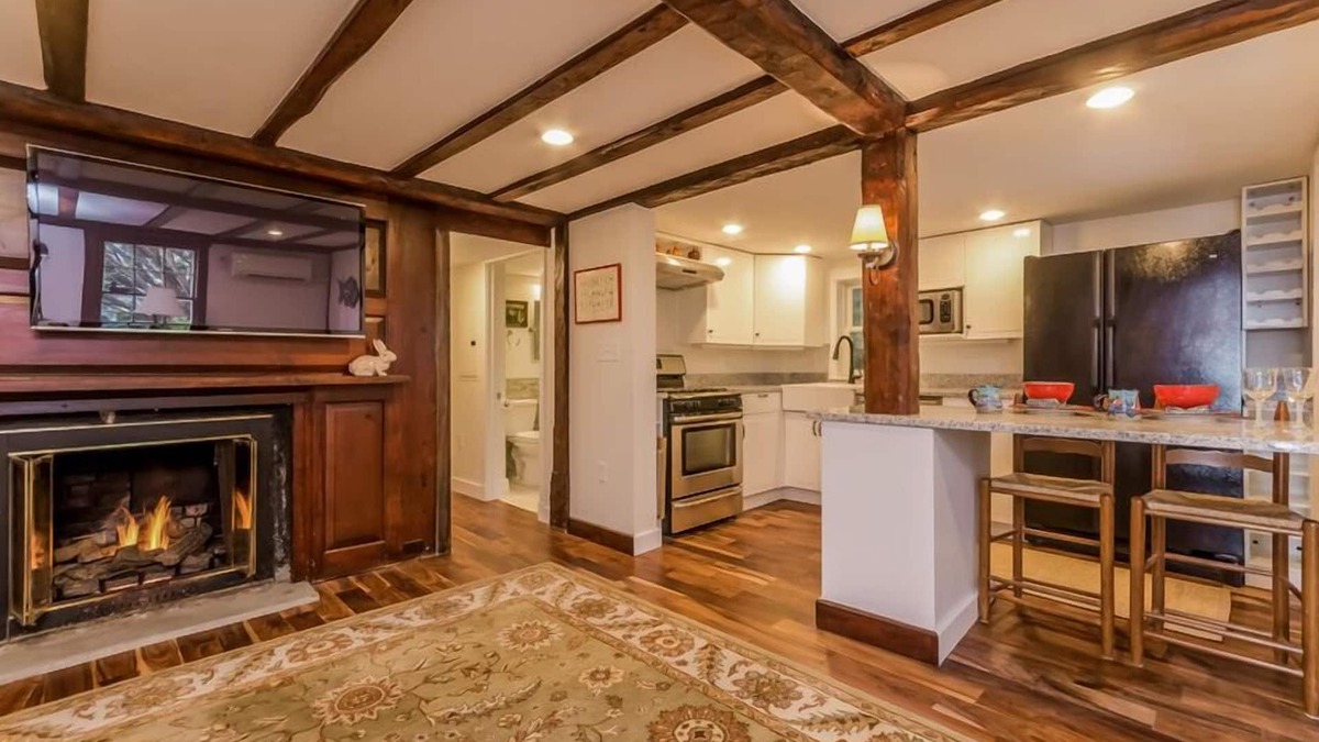 Marblehead Apartment | Sweeping Harbor Views, Private Deck, Historic District, Walk To Everything!