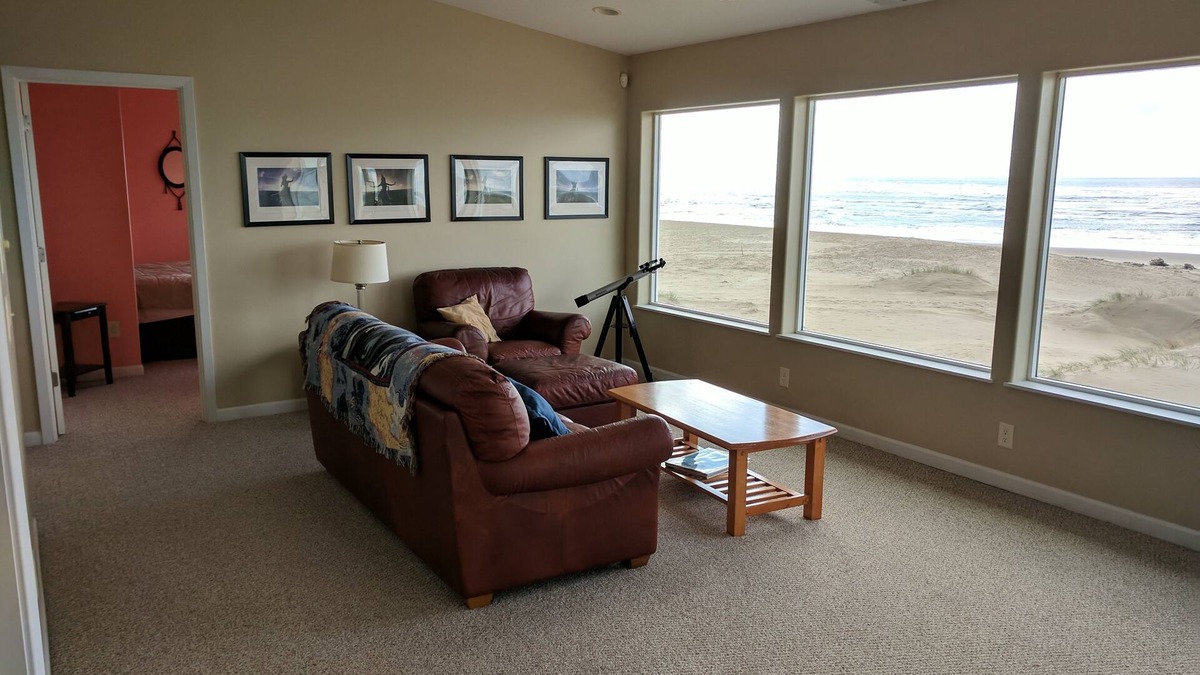 Bayshore House | Sweeping ocean views on two levels, spacious oceanfront house!