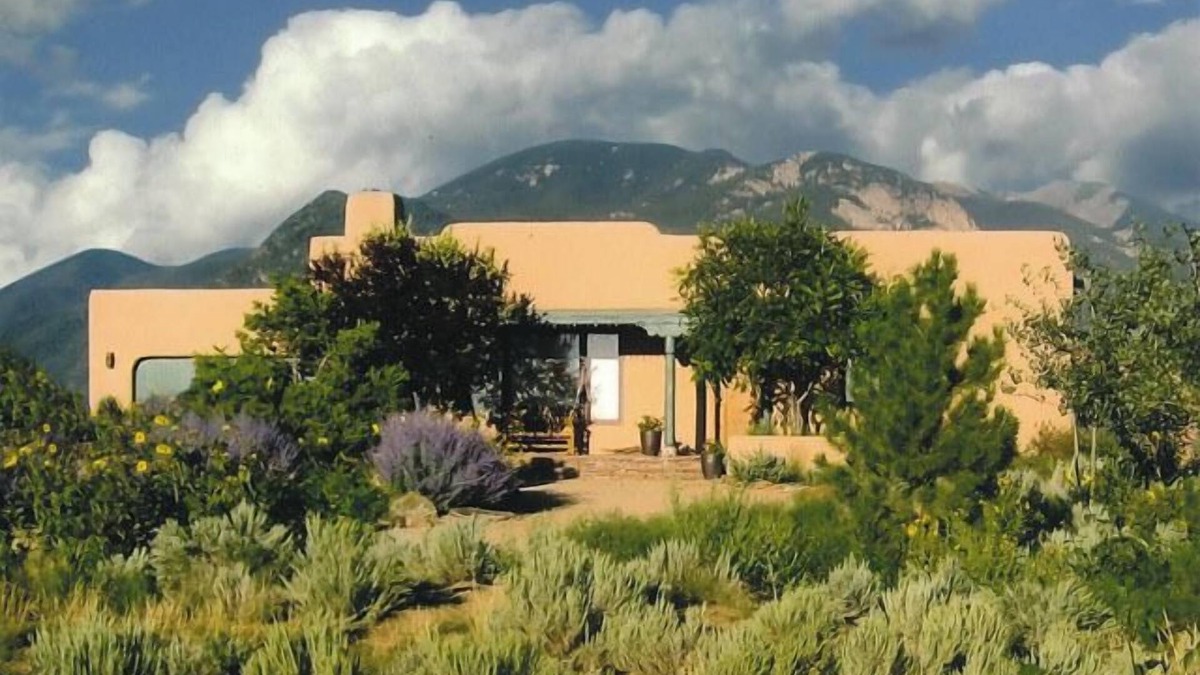 Arroyo Seco House | Sweeping panoramic mountain views, expansive adobe privacy wall system