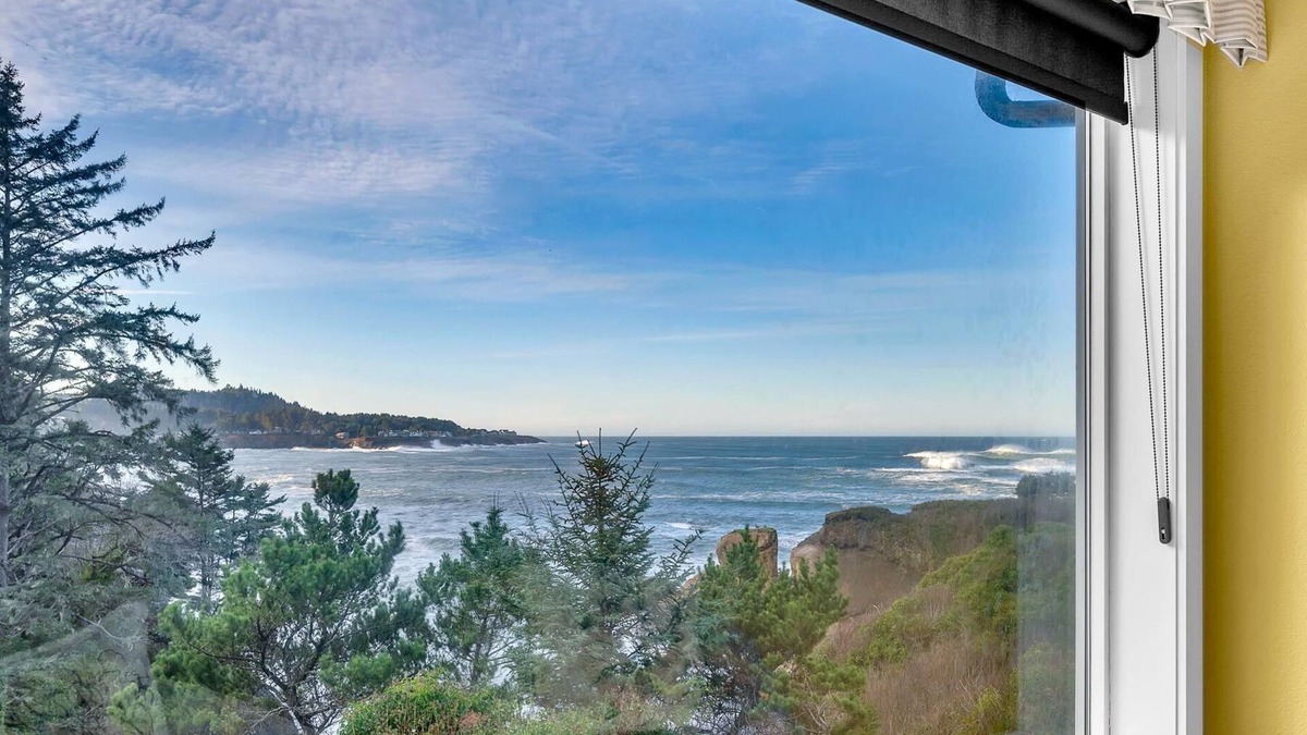 Depoe Bay House | Sweeping Views of Depoe Bay-Enjoy Whale Watching from this Water Front Condo