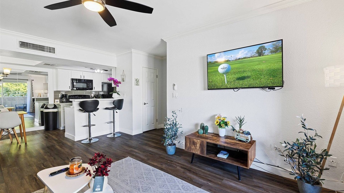 Paradise Valley Village Condo | Sweet 2nd Floor Condo in FANTASTIC location SUPER close to SOOOOO much!