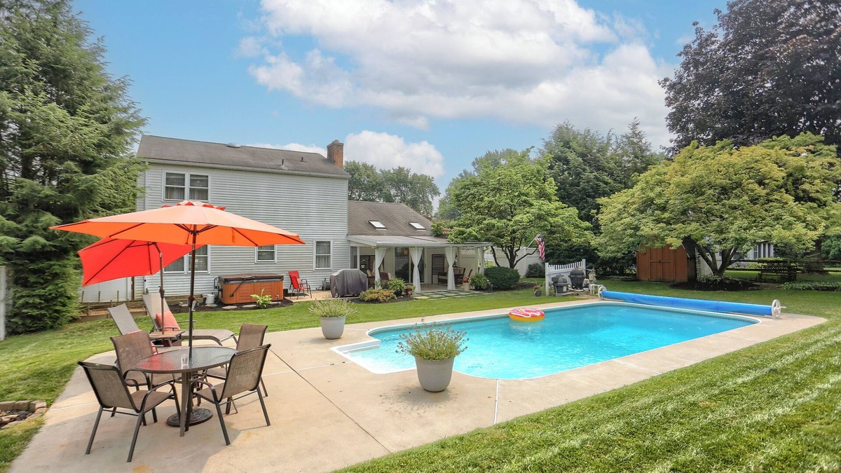 Palmyra House | Sweet Backyard Oasis! Just minutes from Hershey Park and attractions!