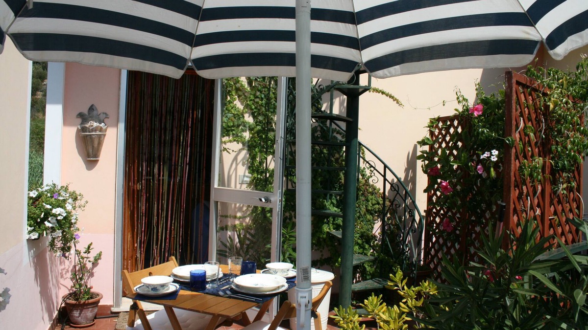Celle Ligure Apartment | SWEET BLUE, a small blue-sea paradise in a green oasis
