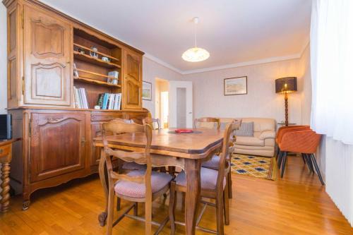 Bourroches House | Sweet Burgundy Villa