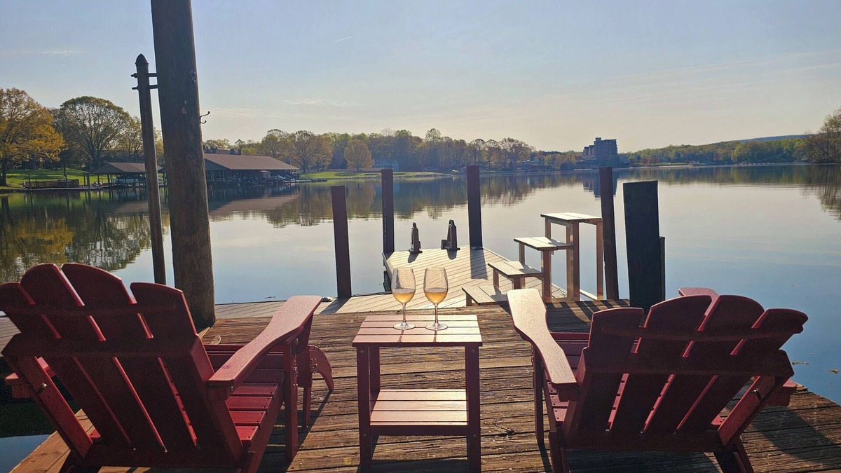 Huddleston House | Sweet By and By. Your Escape to the Beauty of Smith Mountain Lake