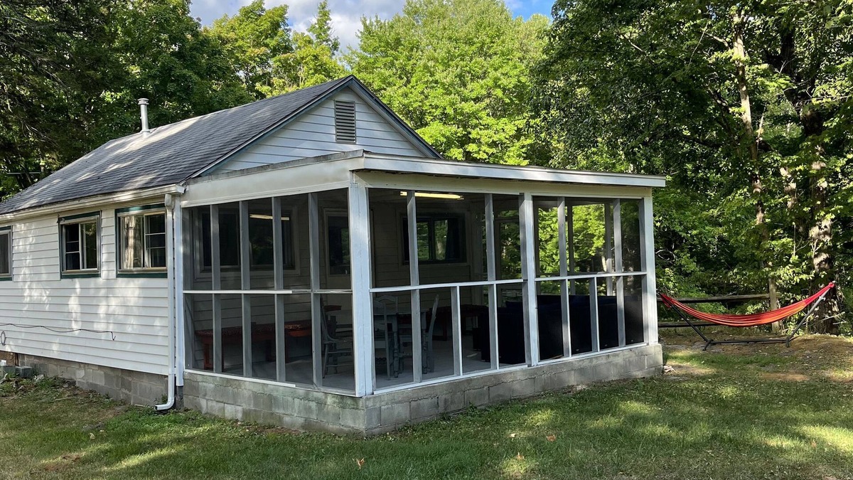 Saugerties Cottage | Sweet cottage on land with a creek - Now 50% off month-long rentals.