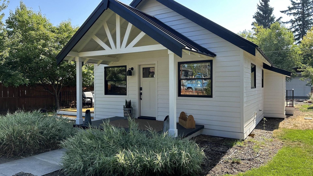River West Cottage | Sweet craftsman bungalow in the heart of Bend