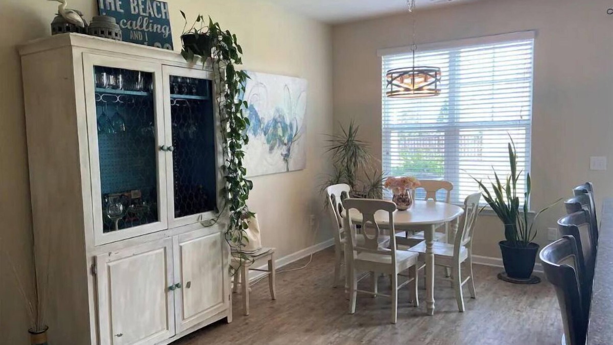 Murraysville House | Sweet Dreamin' Stylish townhome all your own!