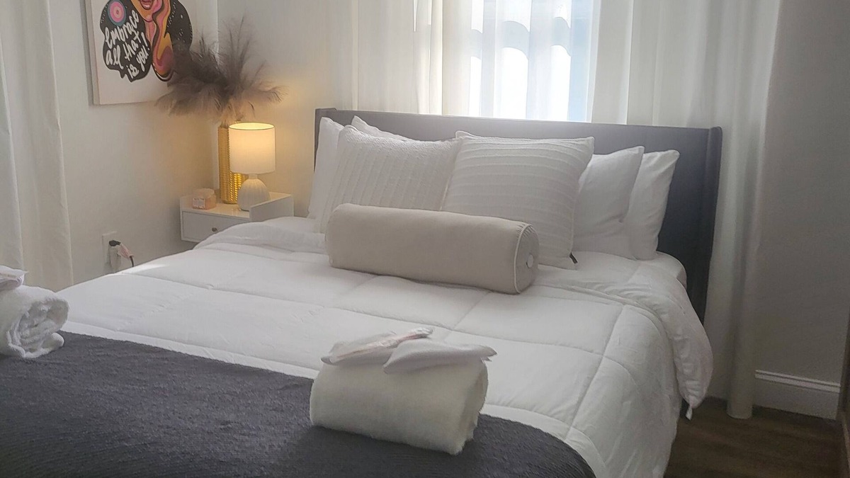 Weequahic Apartment | Sweet Escape ~ 4 BR Modern Luxury Near NYC & EWR