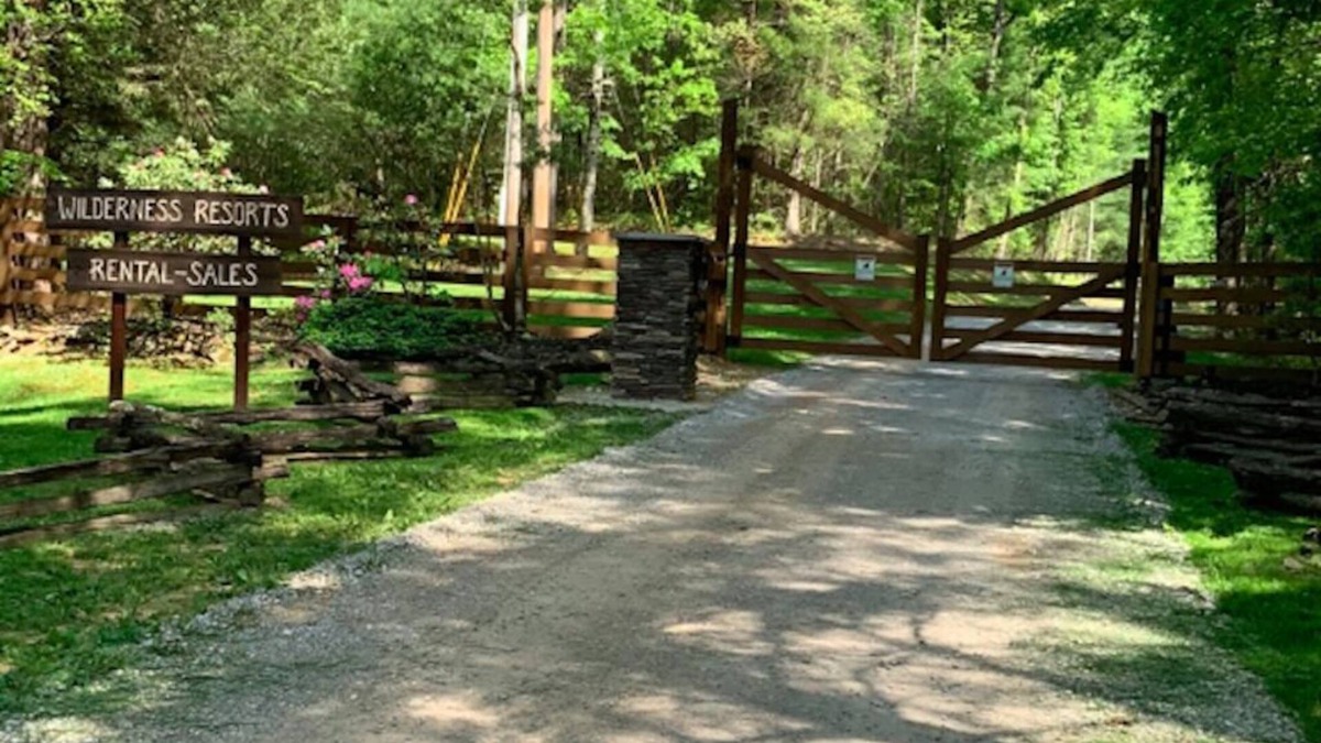 Oneida Cabin | Sweet Gum Falls Quaint Log Cabin With Hot Tub