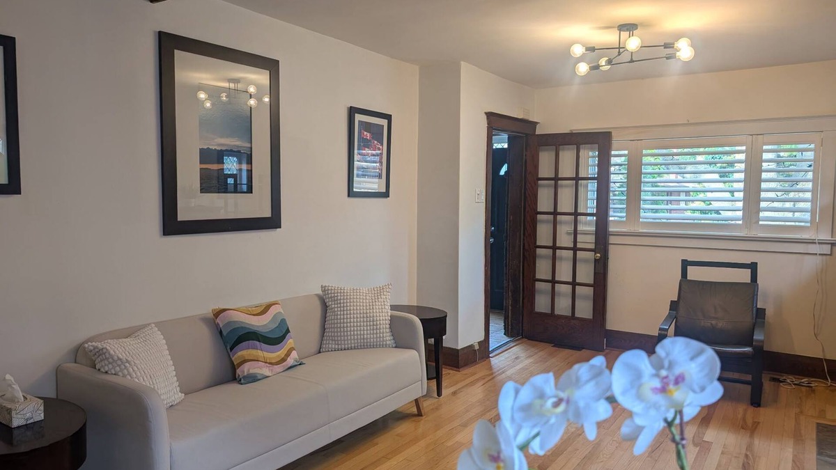 New Toronto House | Sweet House just steps to the Lake