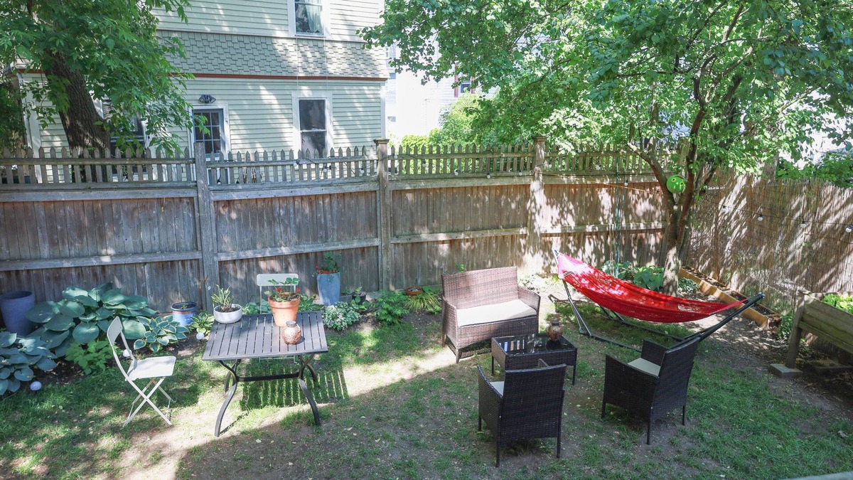 Hyde Square House | Sweet House with yard at prime location