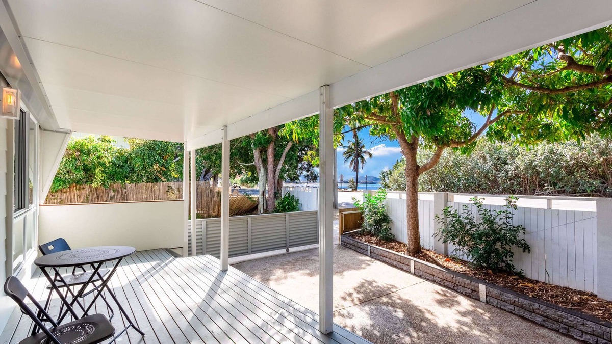 Rosslyn Cottage | Sweet little cottage by the seaside