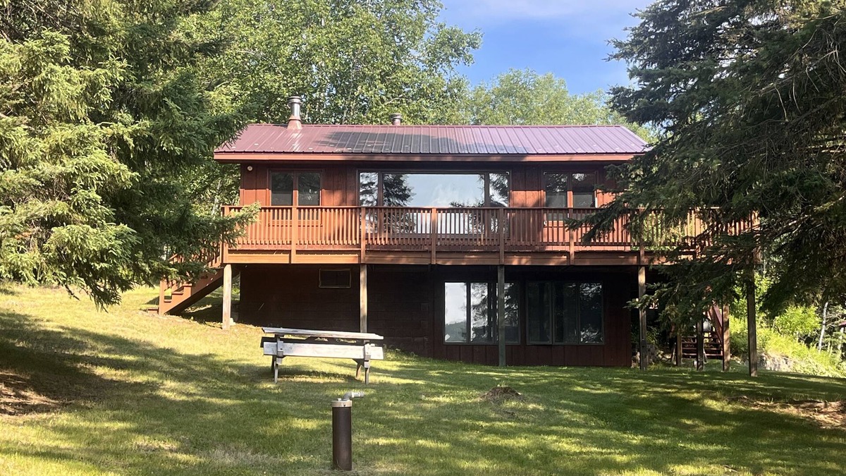 Crane Lake Cabin | Sweet Retreat Cabin on Crane Lake with onsite parking and Air Conditioned!