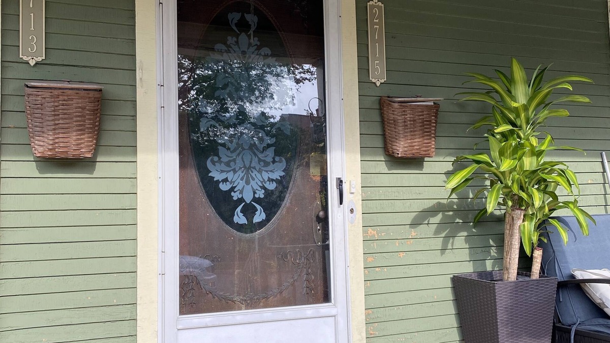 Whittier House | Sweet Retreat in the heart of Uptown close to the lakes.
