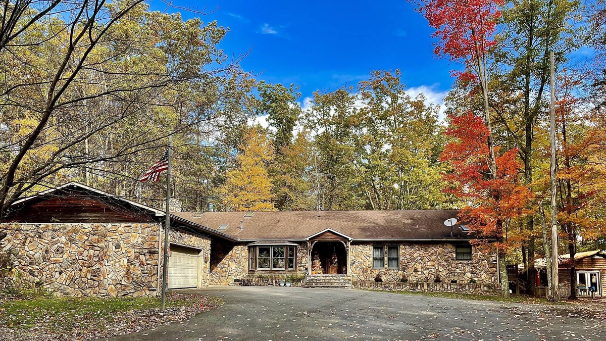 Hico House | Sweet Retreat: Lodge and Event Venue