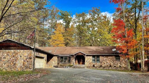 Hico House | Sweet Retreat: Lodge and Event Venue