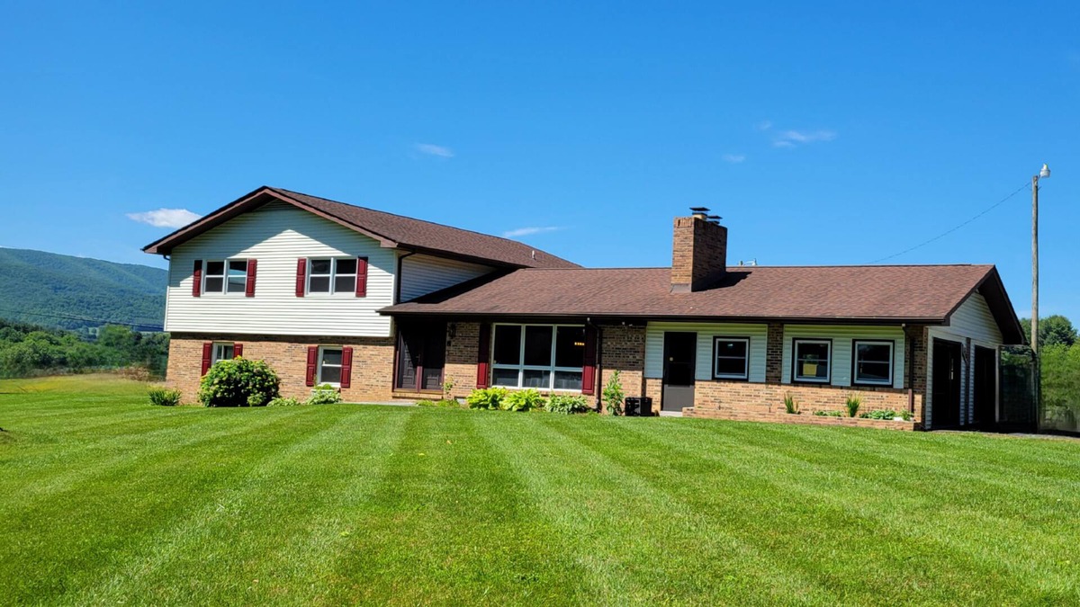 Sugar Grove House | SWEET RETREAT! Pool-side mountain view and spa.