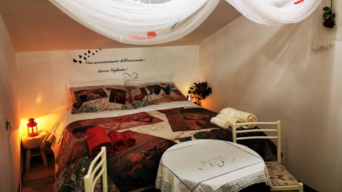 Raiano Bed & Breakfast | sweet room 2/3 beds (double bed + single bed) with private bathroom