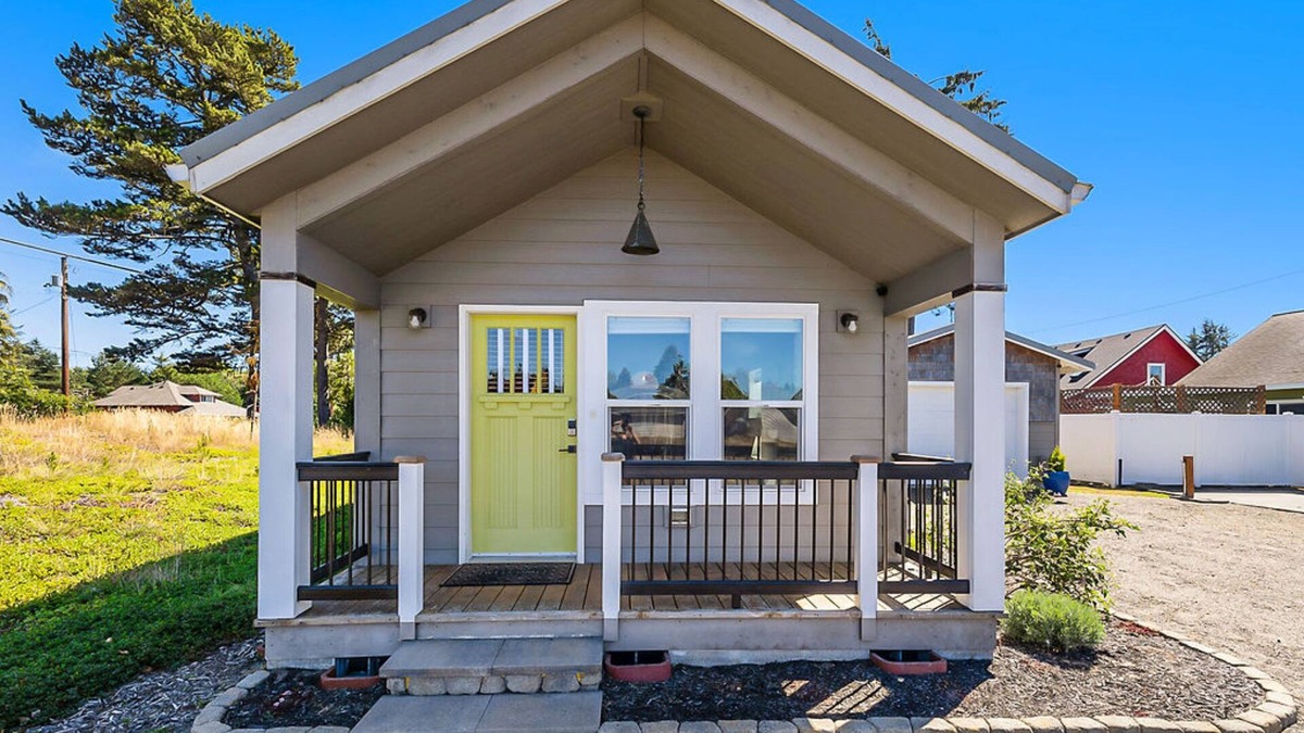 Seaview House | Sweet Seaview Home: Near Beach & Trailhead!