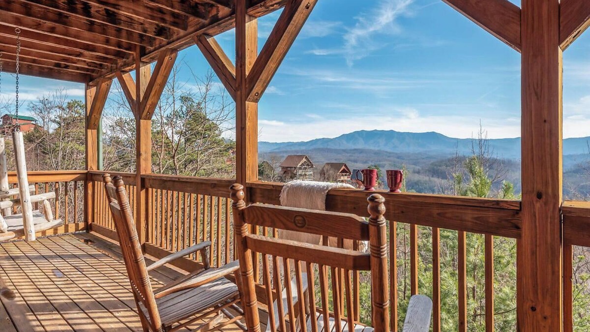 Gatlinburg - Pigeon Forge Resort | Sweet Slice of Heaven is a warm and inviting two-bedroom cabin