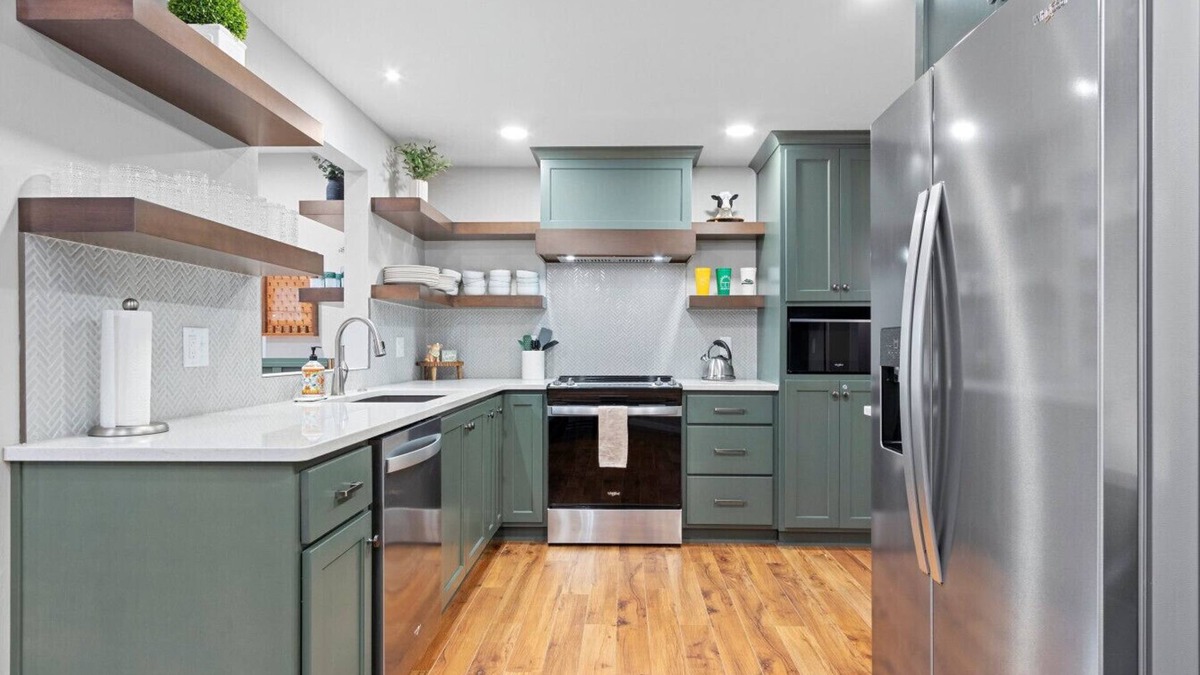 Green Bay House | Sweet Spot on Spence - Walking distance to the excitement of Lambeau