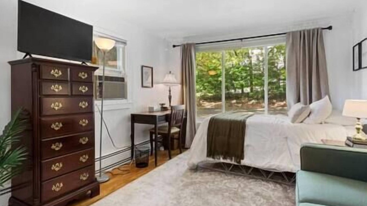 Urbana House | Sweet Studio Apt, Cozy, Convenient, Near UIUC