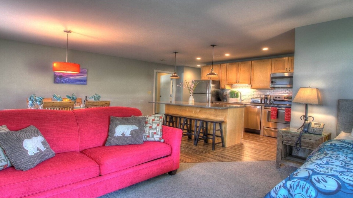 Killington Condo | Sweet Suite! Modern, Pool, 2RM, 2BA, Ski Resort 532