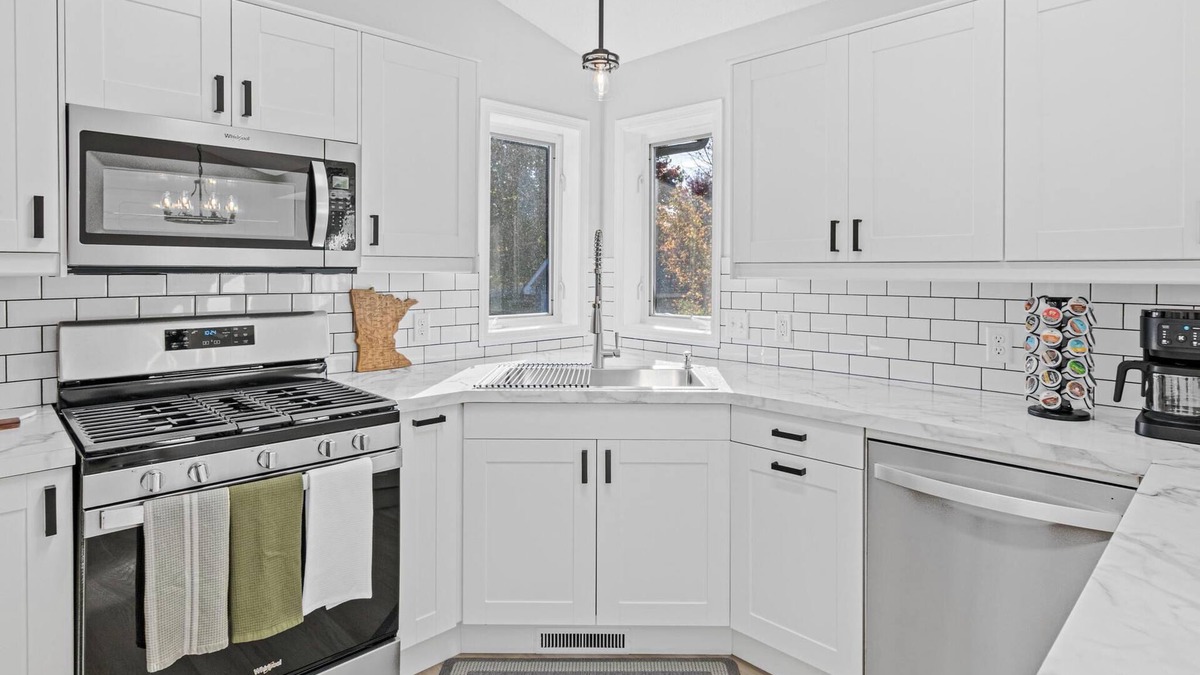 Blaine House | SweetHomeAway - Relaxing - Pool Table - King Bed - Modern home in Blaine