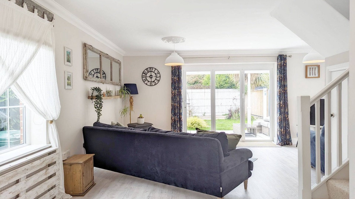 Chichester Cottage | Sweetpea Cottage - a cottage that sleeps 4 guests in 2 bedrooms