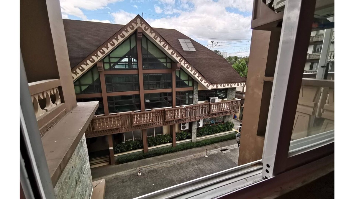 Kaunlaran House | SweetSuites at Pine Crest New Manila