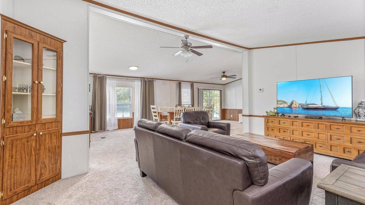 Dennis House | Sweetwater Hollow Getaway. Beautiful Lake front property.