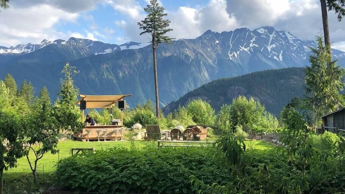 Mount Currie House | Sweetwater Lane Farm Cabin and Spa