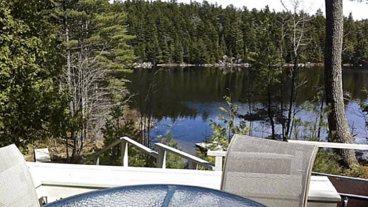Seal Cove House | Swim and Kayak at this freshwater location. Sleep 6+ on MDI near Acadia National
