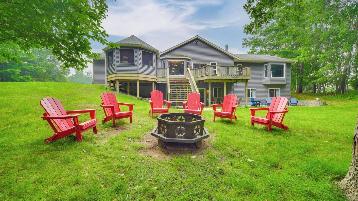 Siren House | Swim Dock & Game Room: Lakefront Home in Siren!