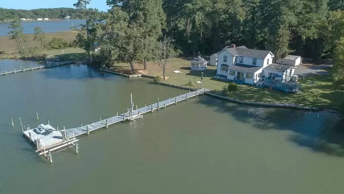 Windmill Point House | Swim, fish, boat or just relax and enjoy the "Rivah Life" at Little Oyster