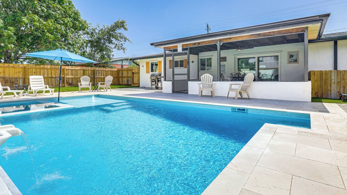 Stuart House | Swim, Game & BBQ: Family Retreat in Stuart