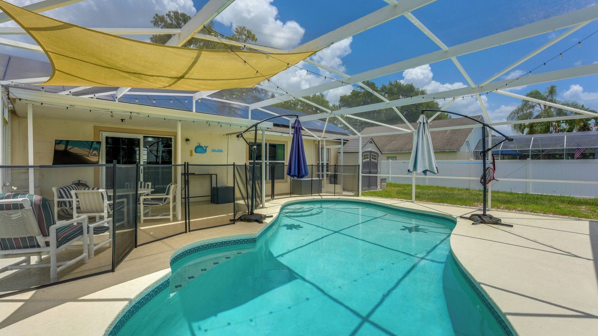 Sunridge Woods House | Swim, Golf & Explore: Family Gem in Davenport!