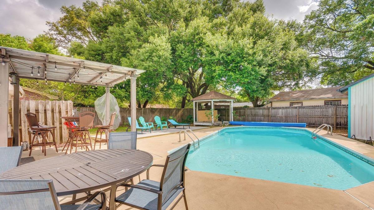 Northeast Pensacola House | Swim, Golf & Relax! 'Kokomo on the Emerald Coast'