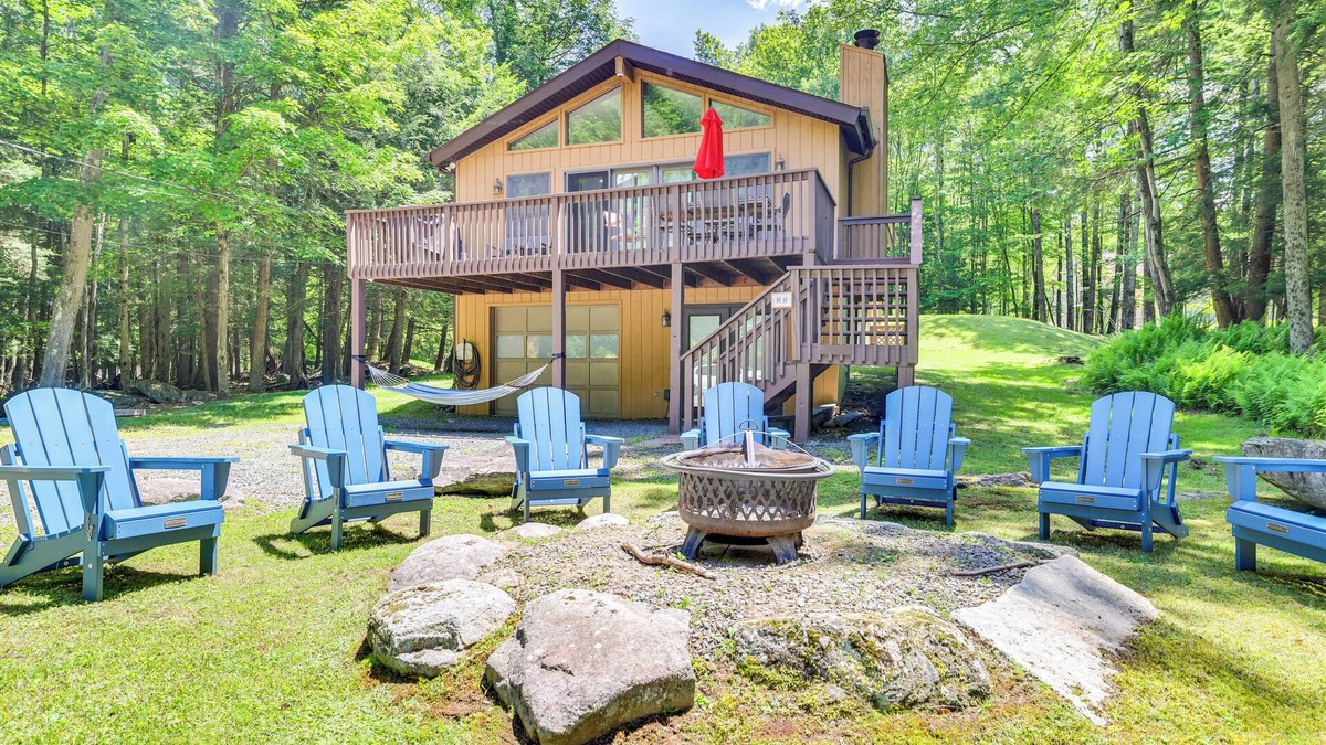 Greentown Cabin | Swim, Hike & Unwind: Resort Cabin in Lake Ariel!