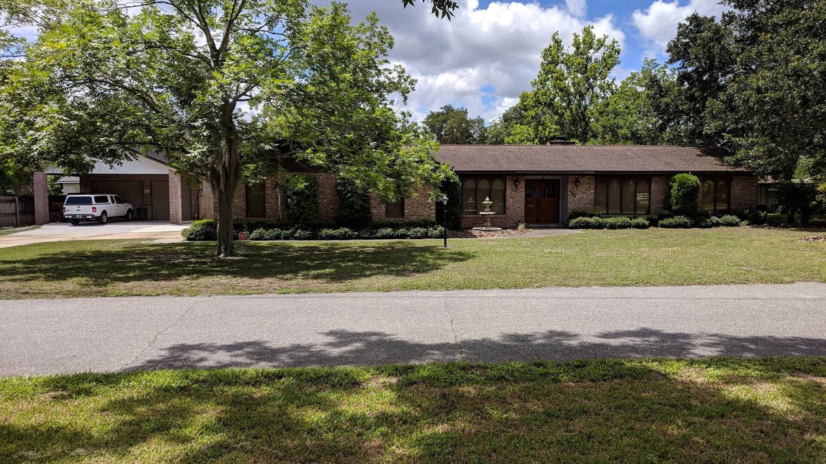 Jacksonville House | Swim in Large Salt Water Pool, Ride Bikes, Relax On Deck, Enjoy Theater Room