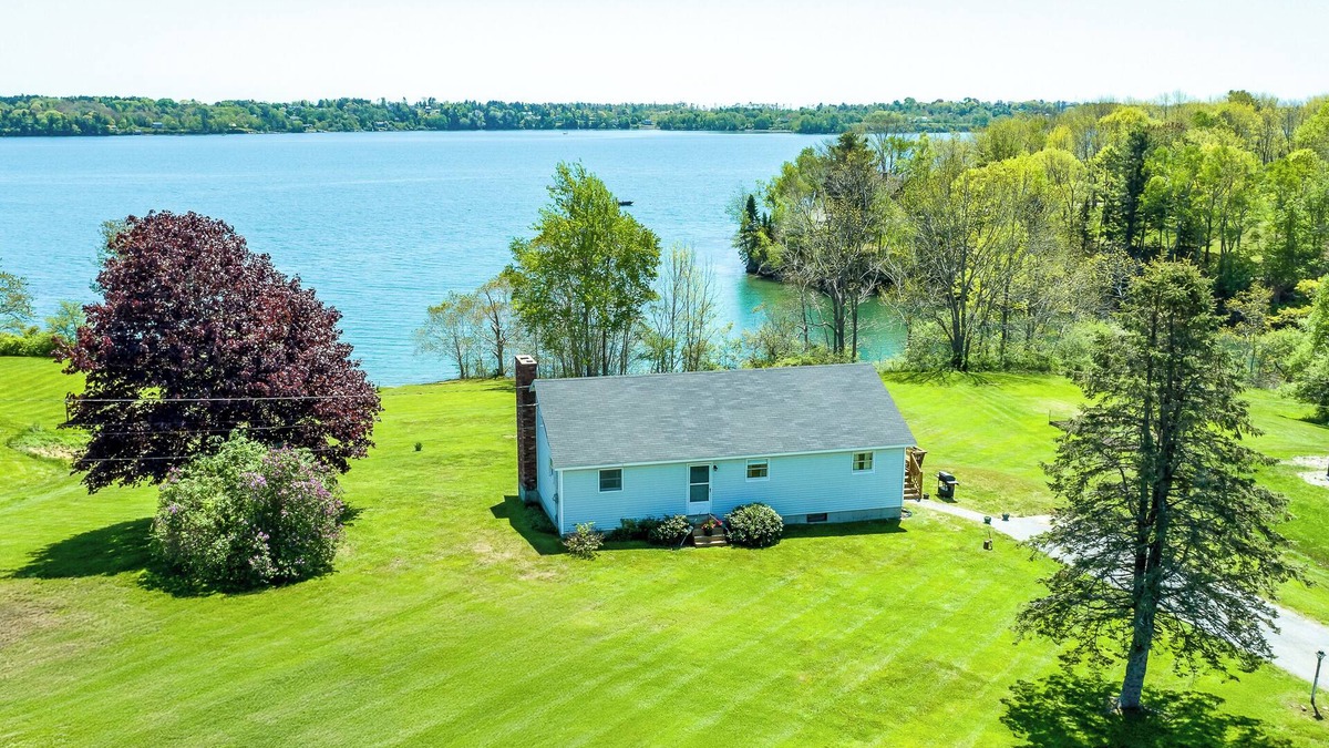 Harpswell House | Swim, Kayak & Relax in Coastal Comfort from this Charming, Pet-Friendly Home