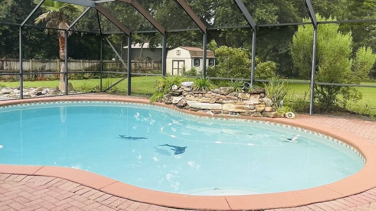 Navarre House | Swim More,Stress less, HEATED Private pool, Sleeps 12