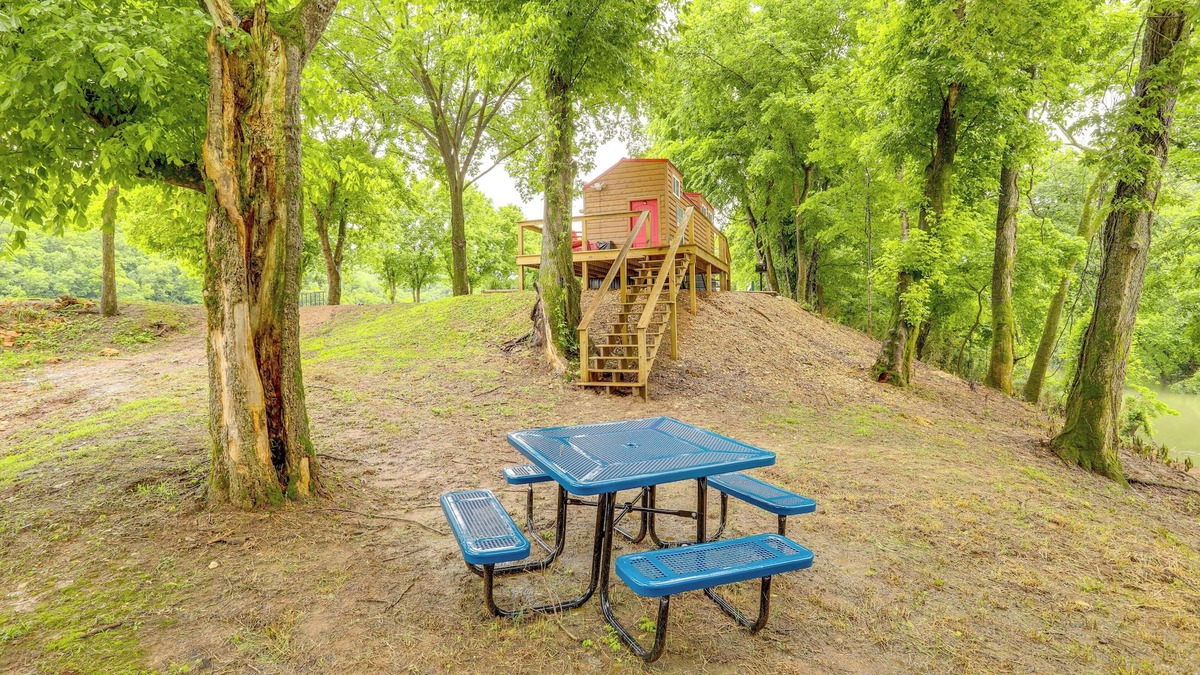 Mountain View Apartment | Swim On-Site: Riverfront Studio in Mountain View!