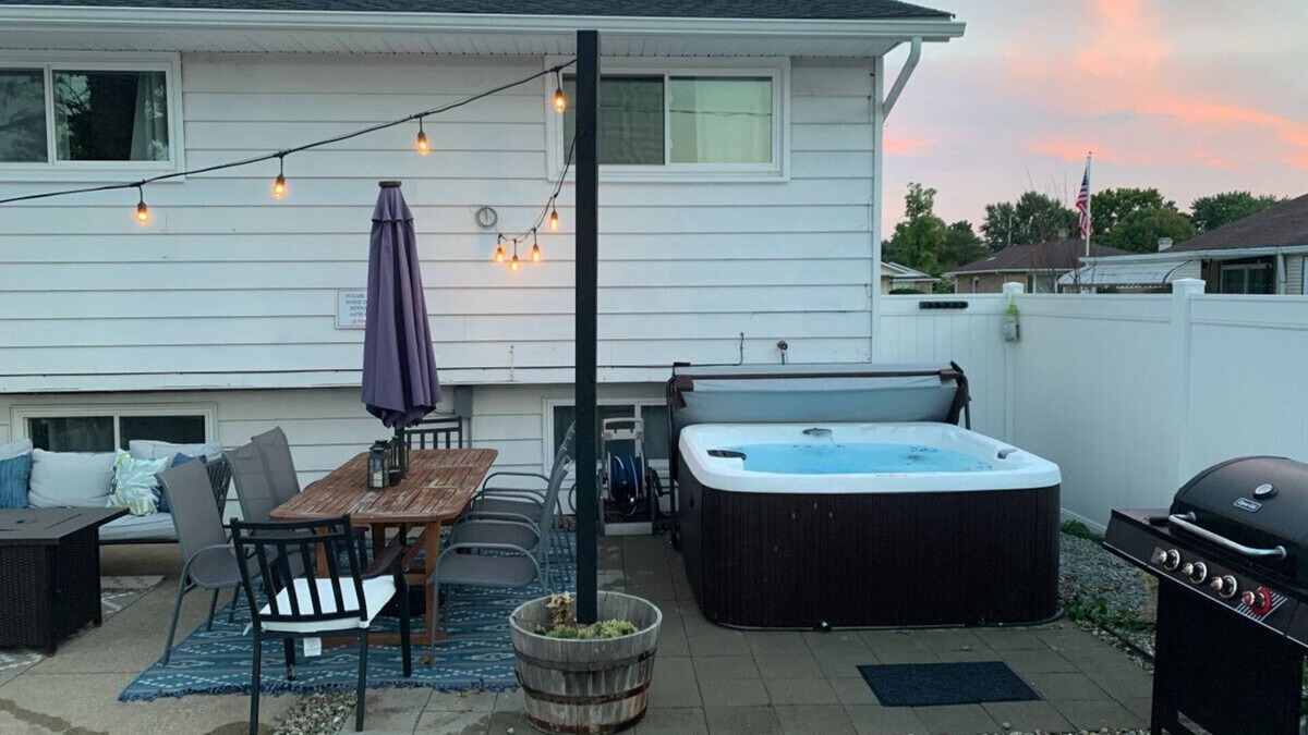 Parma House | Swim & Relax: Pool, Hot Tub & Renovated! HomeHop