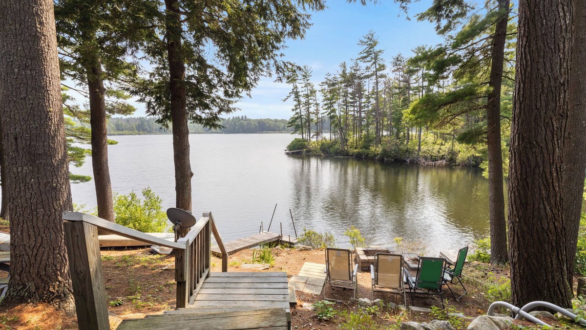 New Durham House | Swim, Soak, Paddle – Waterfront Getaway w/Hot Tub