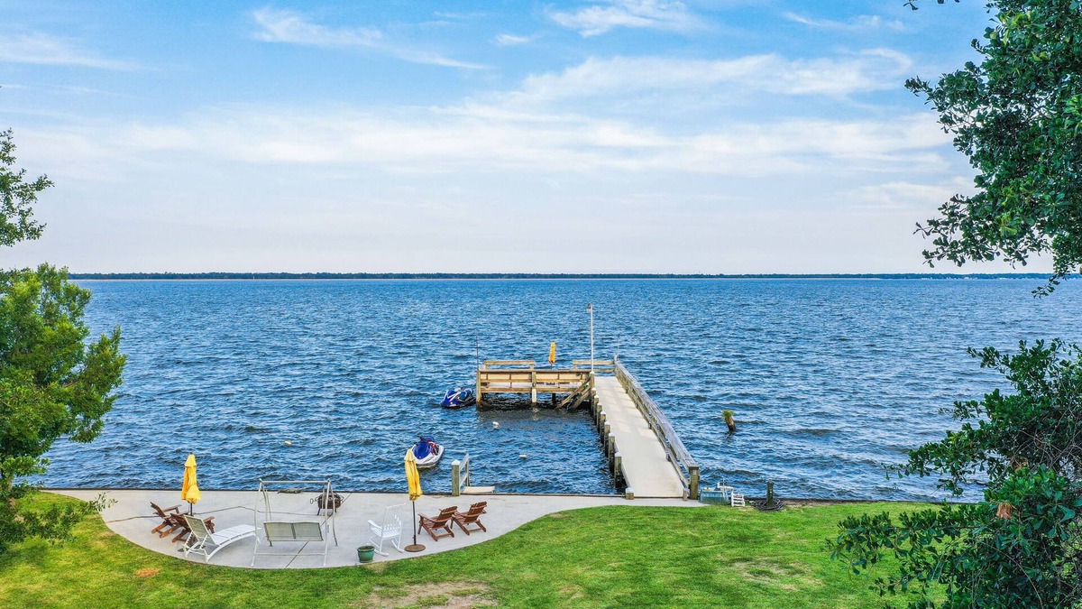 Russellville House | Swimmin’ Hole 2 - lakefront getaway with back porch living, dock & boat launch