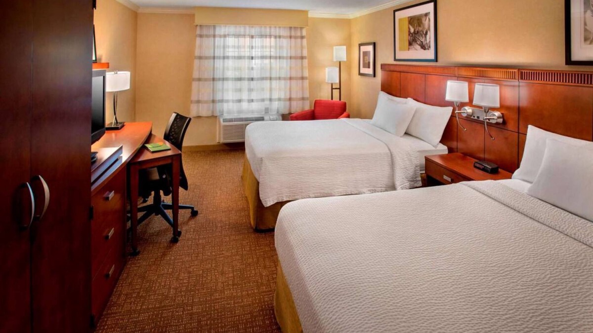 Danvers House | Swimming on Dane Street Beach! 4 Pet-friendly Units w/Gym & Free Self Parking!