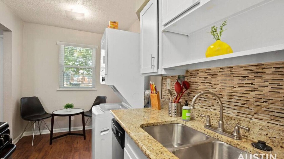 Cherrywood Apartment | Swimming Pool Fun | Spectacular East Austin Rental