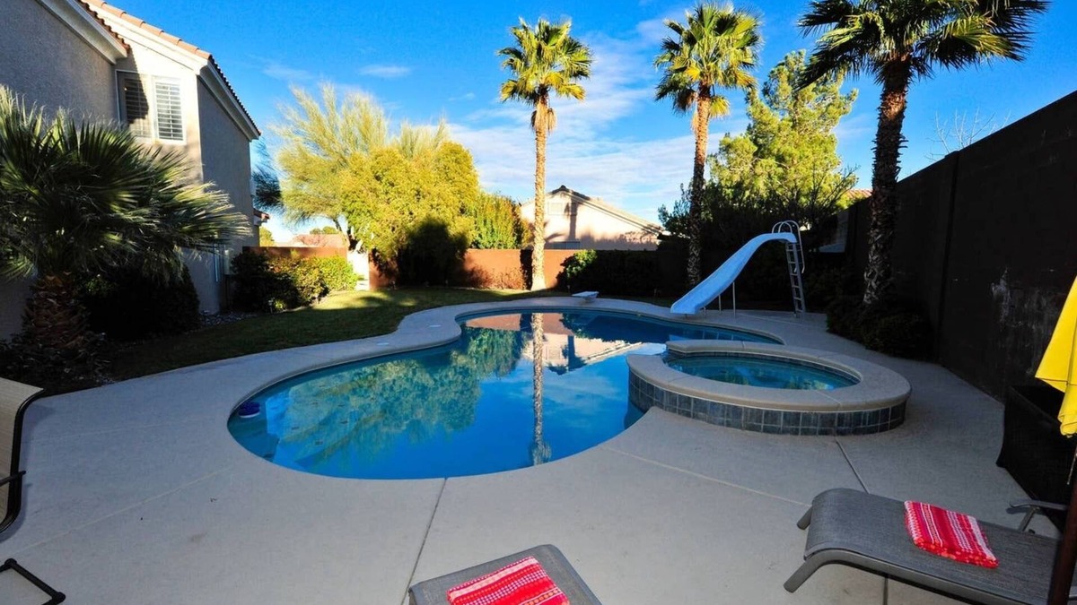 Las Vegas House | Swimming pool, hot tub, basketball court, putting green, family friendly